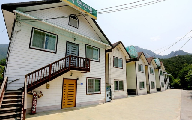 Worak Pensionville Gogh's House