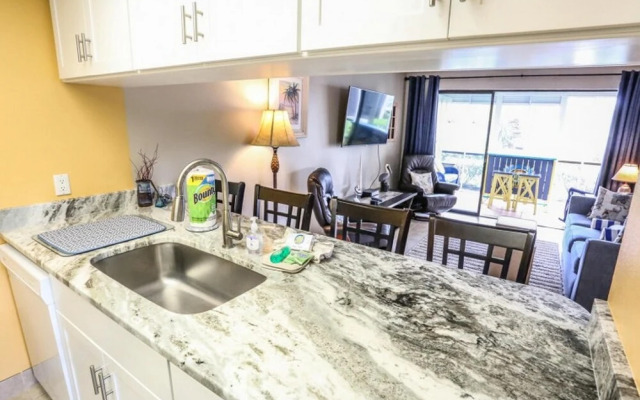 Estero Yacht & Racquet 310