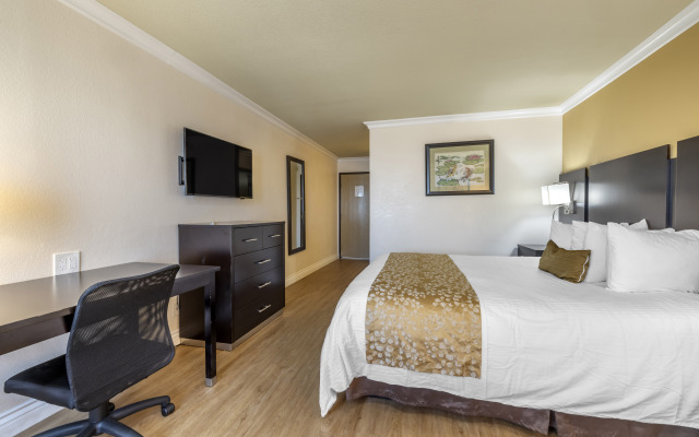 Best Western Plus South Bay Hotel