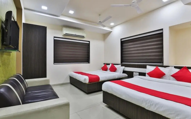 Varma Palace By OYO Rooms