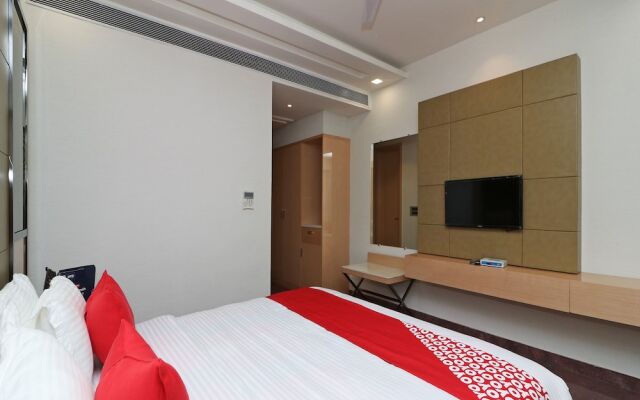 OYO 13616 Hotel Gala Galaxy