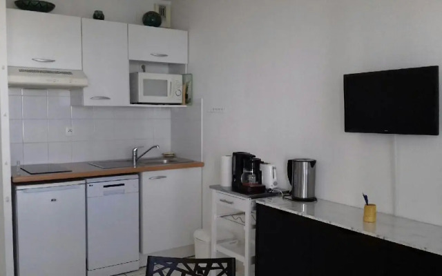studio idéal couple 2 enfants, bien situé, calme