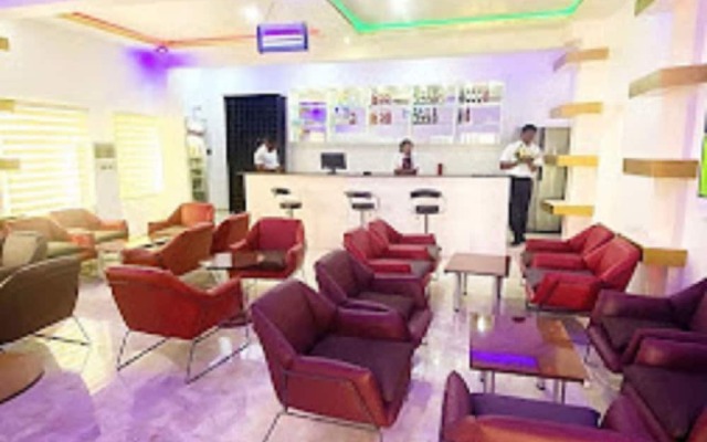 Time Oak Hotel and Suites Royale