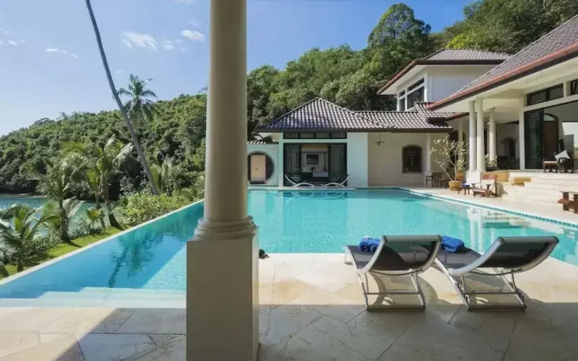 Luxury Private Beachfront Haileng Villa