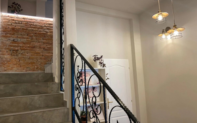 Theater Guesthouse with Parking