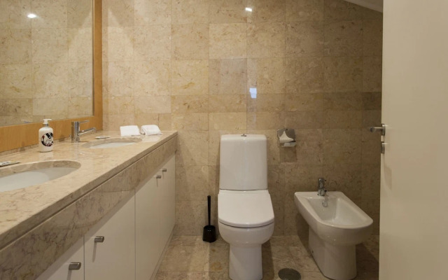 JOIVY Spacious 3BR home w/balcony in Baixa, nearby Lisbon Cathedral