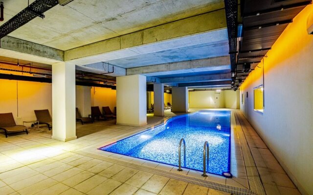 "modern 1bdr Residence With Pool, Gym & Parking"