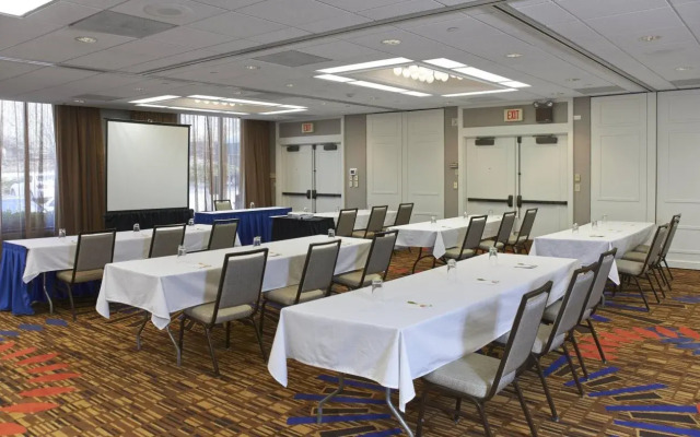 Courtyard By Marriott Shelton