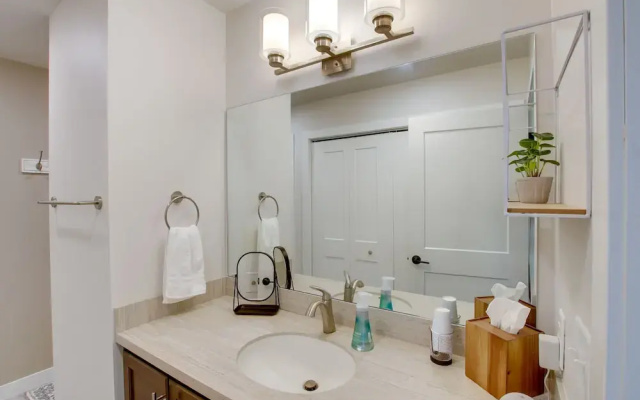 Riverfront Sheboygan Townhome w/ Grill!