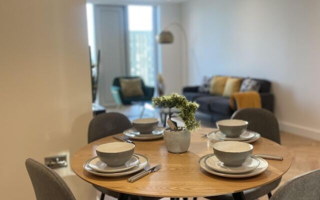 Luxury Spa Apartment in Manchester - Rooftop Swim