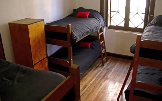 Hostal Irreal - Hostel