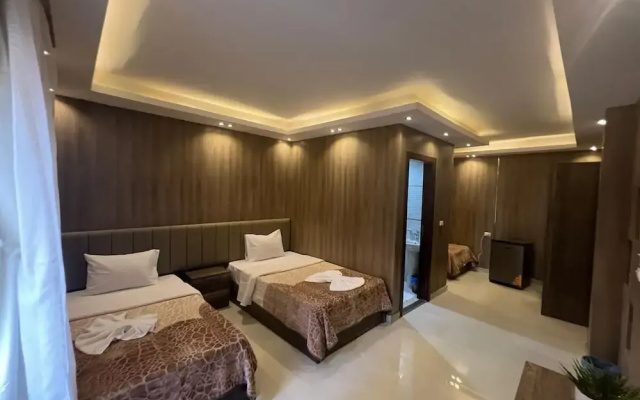 Rotana Palace Suites