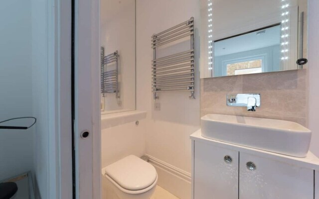 2 Bed - Very Convenient Location - South Terrace