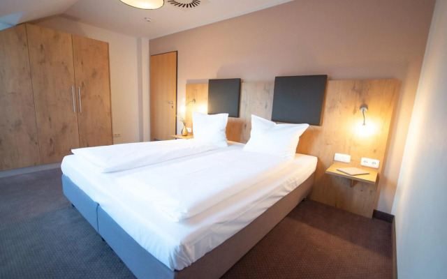 Hotel am Hachinger Bach by Blattl