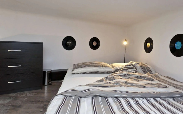 RockStar Apartments