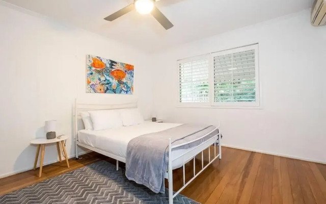 4 BDRM Pet Friendly Home 200m to Creek