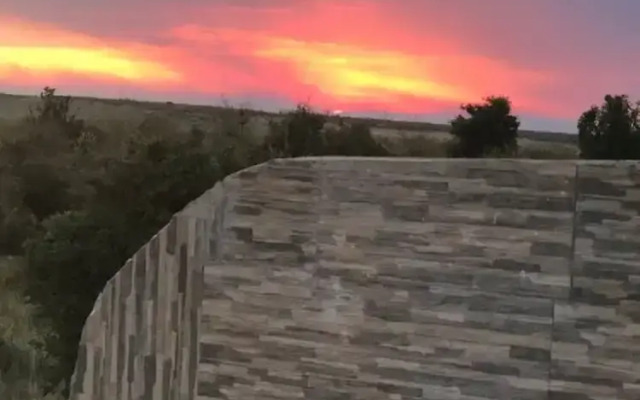 Giraffe Lookout House