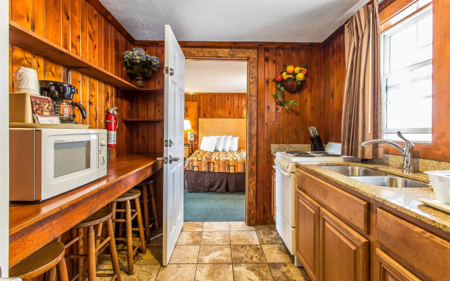 Seahorse Inn and Cottages