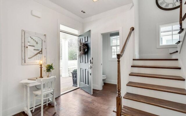 The SoFay Farmhouse - 1 Mile From U of A - Luxury Amenities