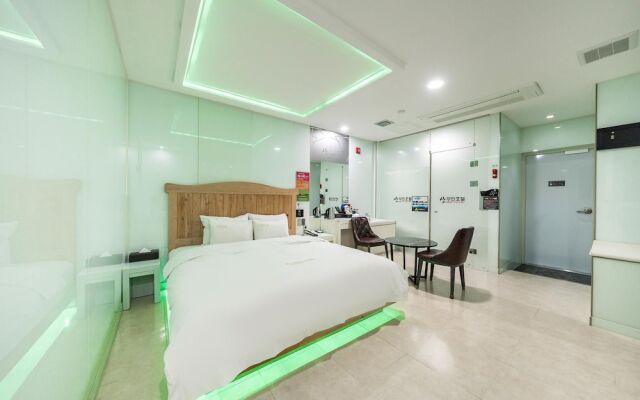 Yeosu San Self Check-in Hotel