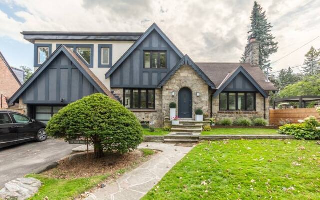 Designer Luxury 5 Bedroom Family Home