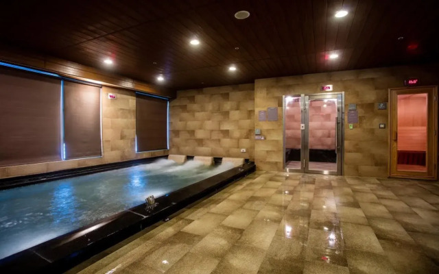 Fullon Hotel Taoyuan Airport Access MRT A8