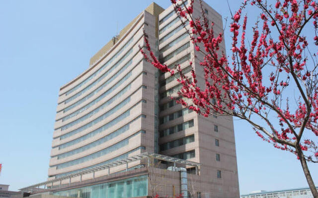 Celebrity Hotel Qingdao