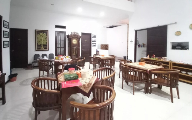 D Maktab Syariah Mitra RedDoorz Malang
