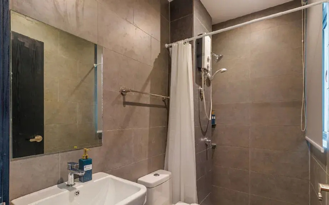 Neu Suites Residence, Embassy Row