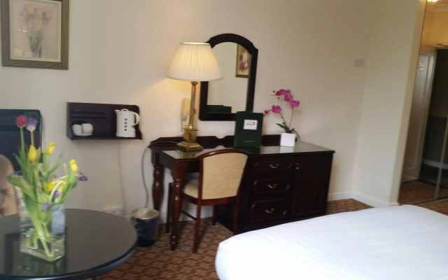 Twin Trees Hotel