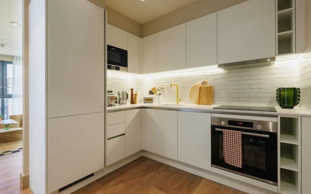 Sophisticated Studio Flat With Rooftop Access