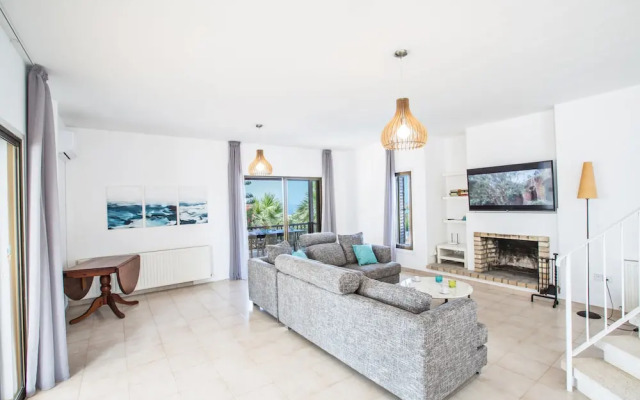 Villa Rosie, Modern 4bdr Ayia Napa Villa With Pool