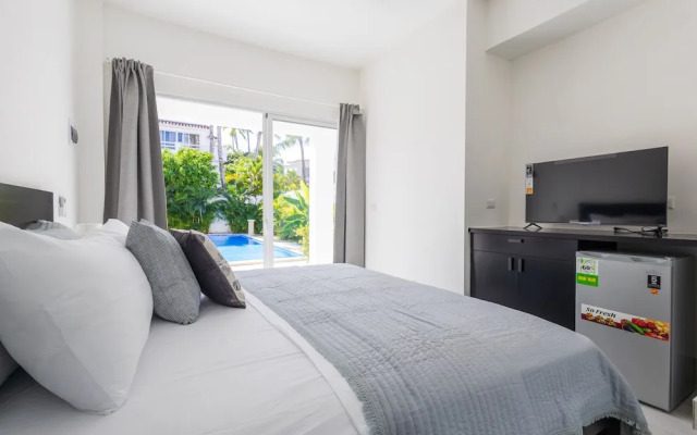 Beachfront 7BR Villa with Pool & Maid