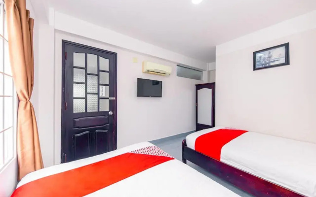 OYO 385 Gia Huy Hotel