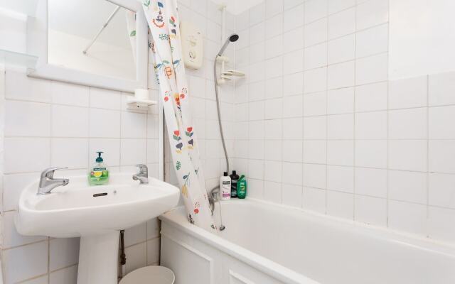 2 Bedroom Flat In Earlsfield