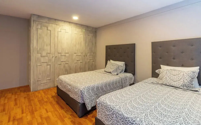 Penthouse Near Masaryk , Sleeps 16 , Pet Friendly