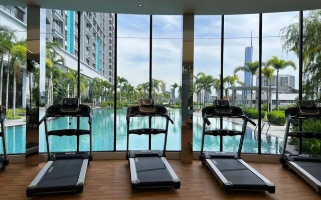 Cozy Skyline Retreat Trion KL - Level 63