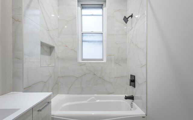 Beautiful 5BR in the HEART of Mile-End