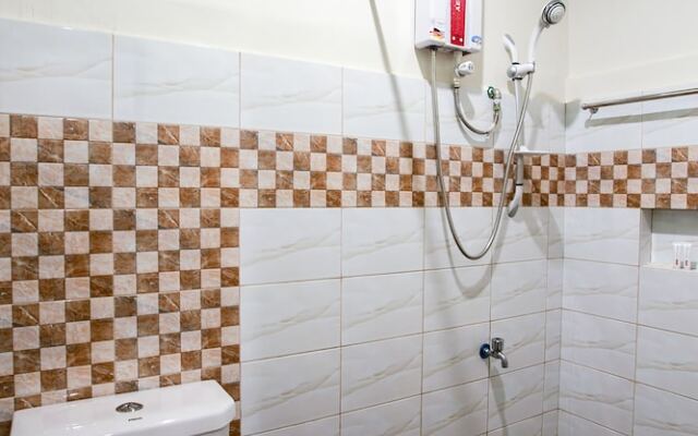 OYO 421 Deck 360 Dormitel Near Davao Medical School Foundation Hospital