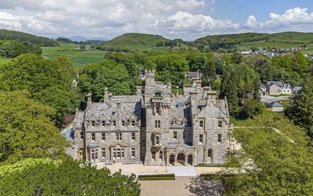 The Wilfred Suite Stone Cross Mansion