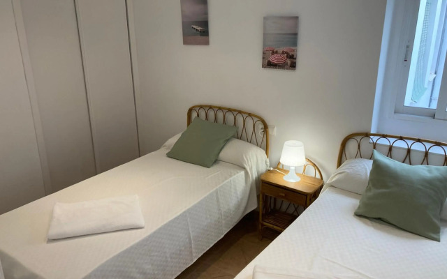 Beachfront and Renovated Apartment