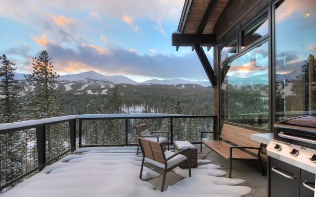 Spruce Ledge 4 Bedrooms 4.5 Bathrooms Townhouse