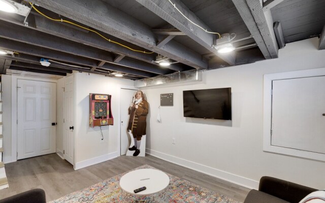 Trendy & Cozy Fishtown Game Room