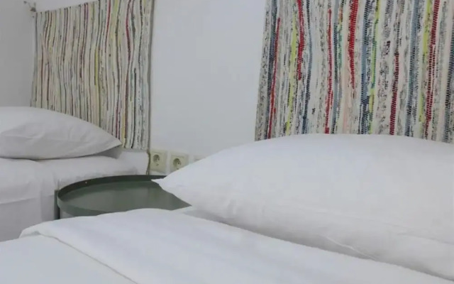 "kalamaki Plaza Apartments \"ptero\""