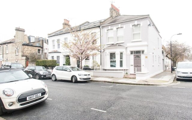 Newly Refurbished, Stylish 1BR Flat in Fulham