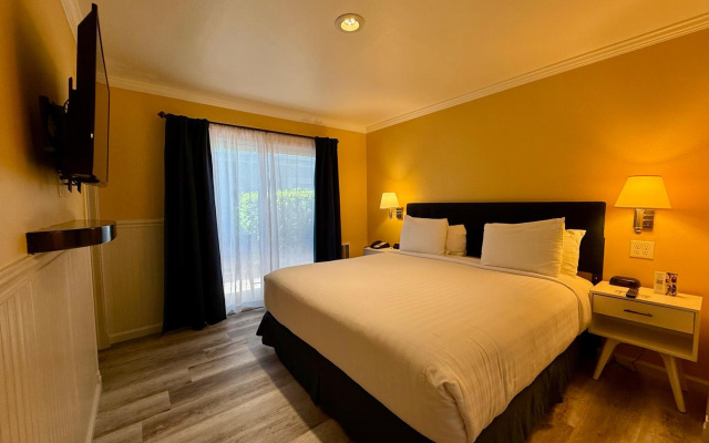 Monterey Bay Lodge