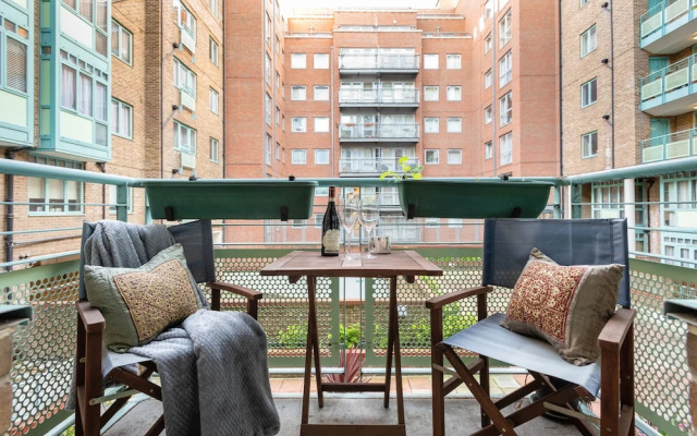 Platinum Apartment in West London 9955