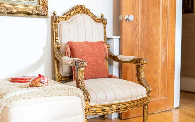 Warm & Welcoming London Escape With Home Touches