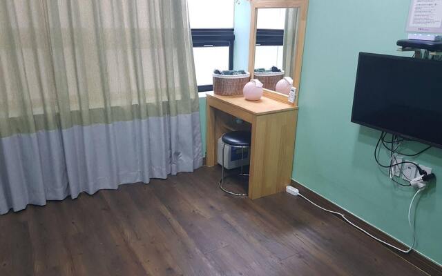 Jini Guest House - Hostel