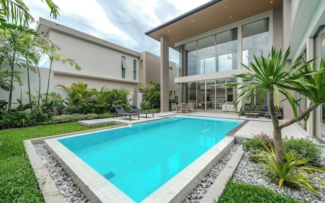 4BR Pool Villa Near Beach V200